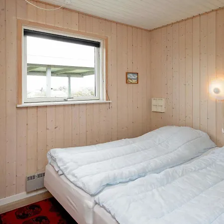Hébergement de vacances Three-bedroom Holiday In 57 *