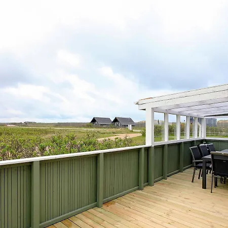 Three-bedroom Holiday In 57