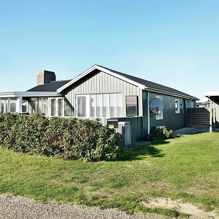 Three-bedroom Holiday In 57