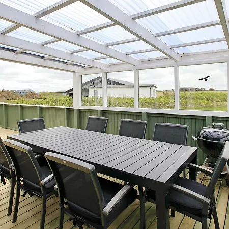 Three-bedroom Holiday In 57