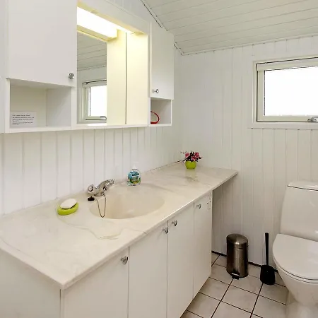 Three-bedroom Holiday In 57 * Løkken