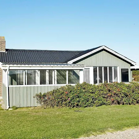 Three-bedroom Holiday In 57
