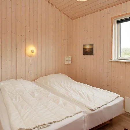 Three-bedroom Holiday In 57 *
