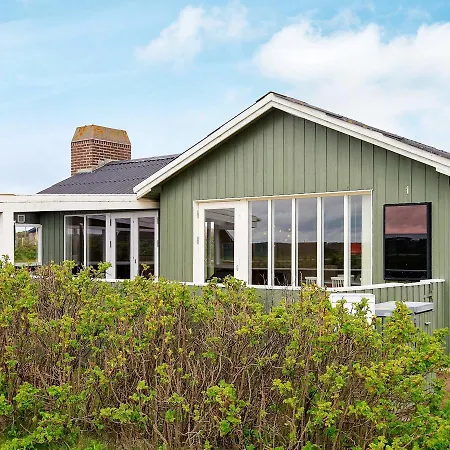 Three-bedroom Holiday In 57 *