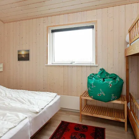Three-bedroom Holiday In 57 Løkken