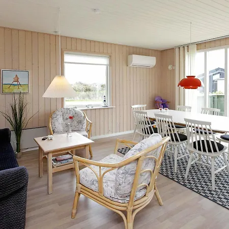 Three-bedroom Holiday In 57