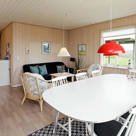 Three-bedroom Holiday In 57 Løkken