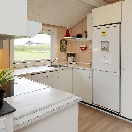 Three-bedroom Holiday In 57 *
